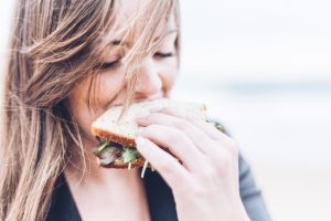 Menyiasati Food Craving Saat Menstruasi